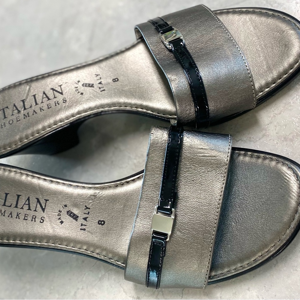 Italian Shoemakers Size 8 Silver/Black Slide On Sandals